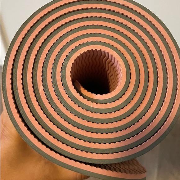 NWT Gaiam classic reversible design 6mm yoga mat - Picture 2 of 6